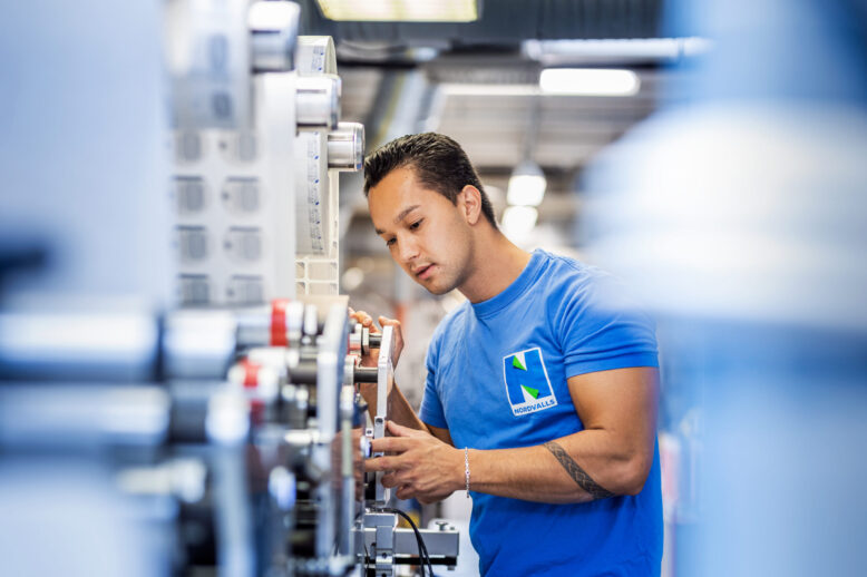 Amin vid spilkermaskinen Arbeta på Nordvalls